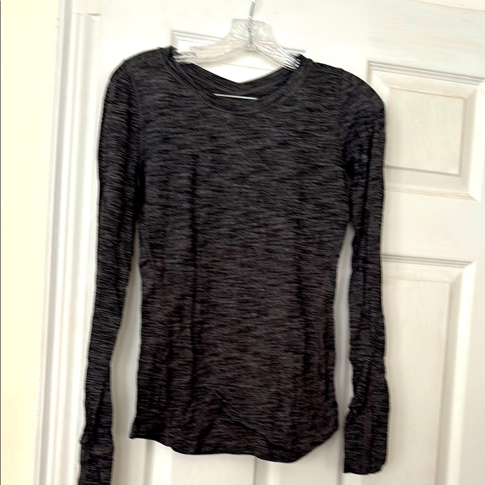Lululemon light weight cotton workout top in heathered black